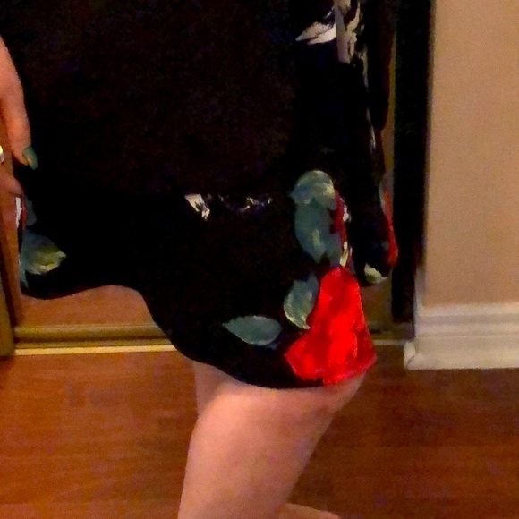 Beautiful dress. Flowers print. - Picture 9 of 9